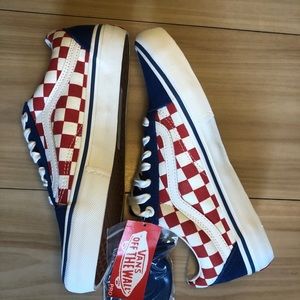 Brand new unisex vans shoes size 5.5men; 7Women